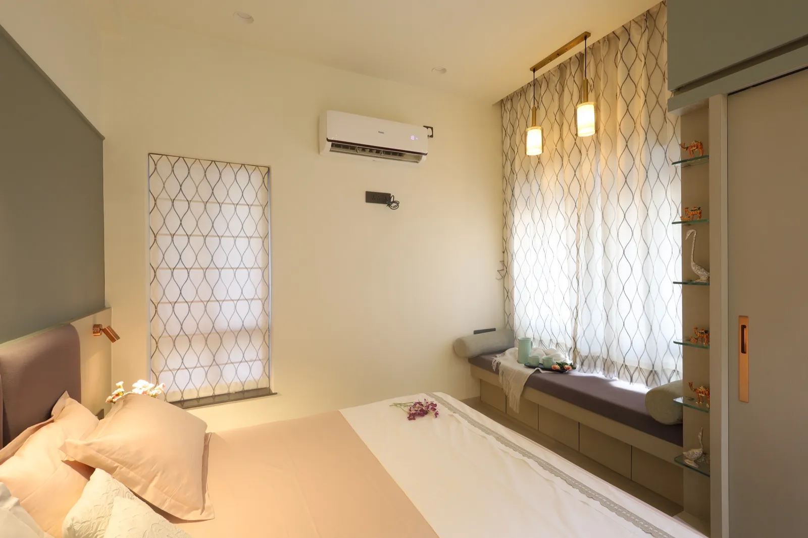 House of Hues: KAAGJ interior 14