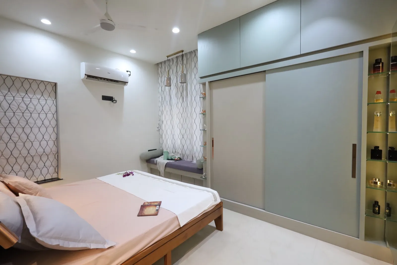 House of Hues: KAAGJ interior 18