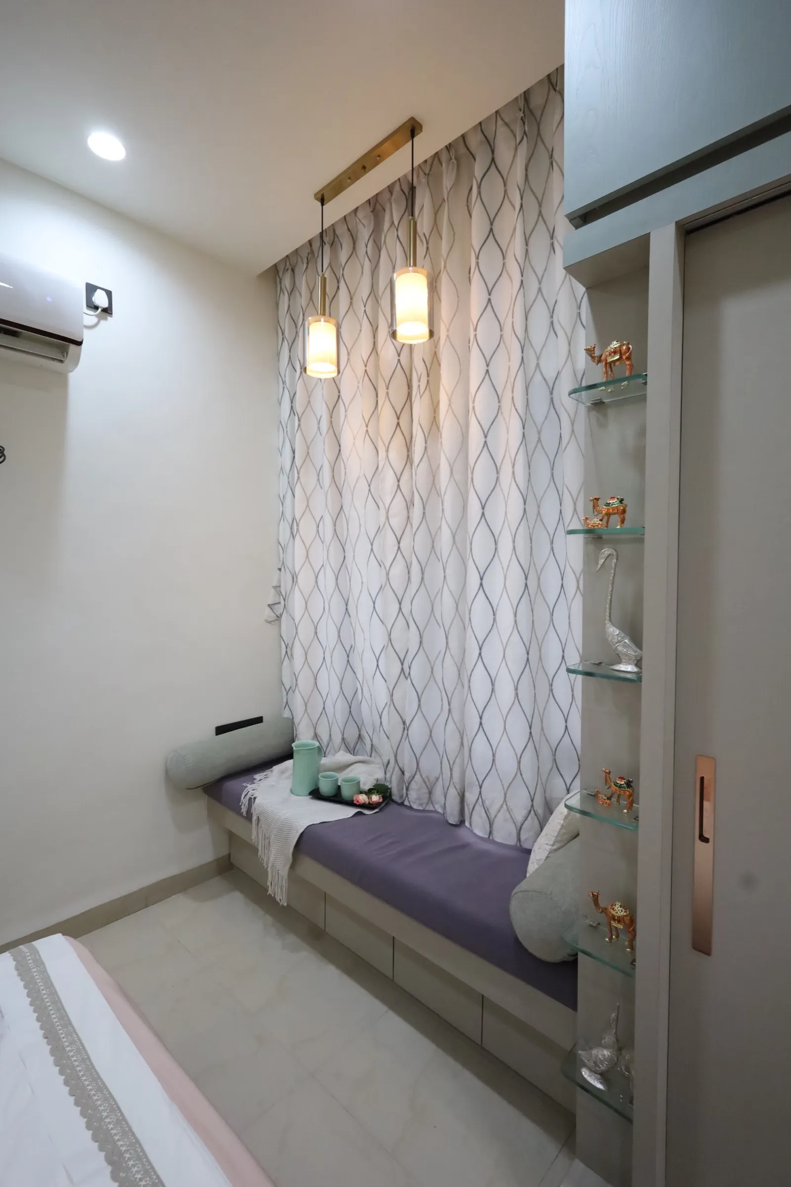 House of Hues: KAAGJ interior 19