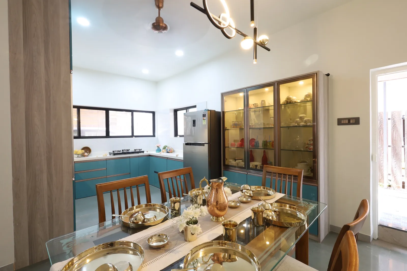House of Hues: KAAGJ interior 20