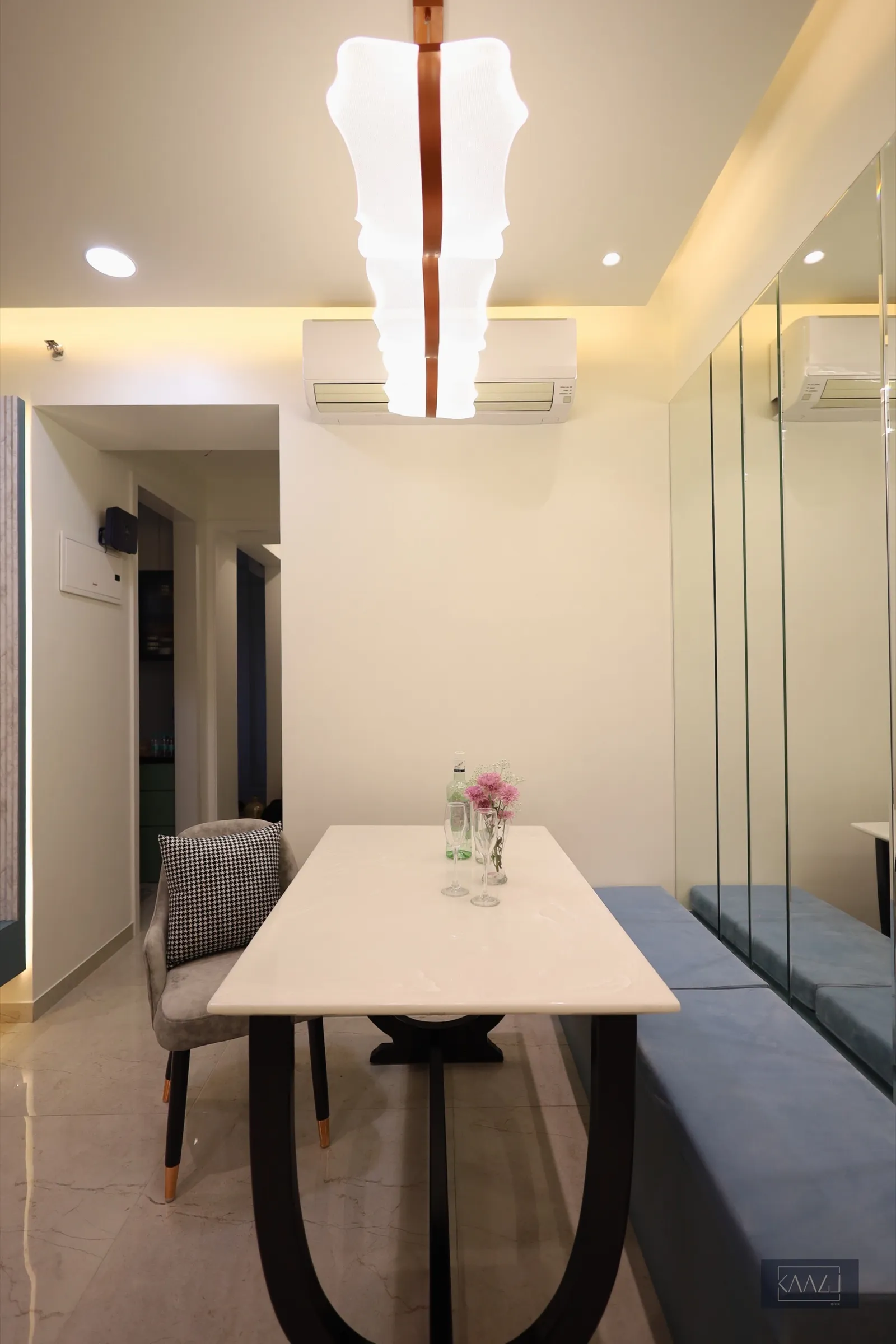 Shades of Blue: KAAGJ interior 7