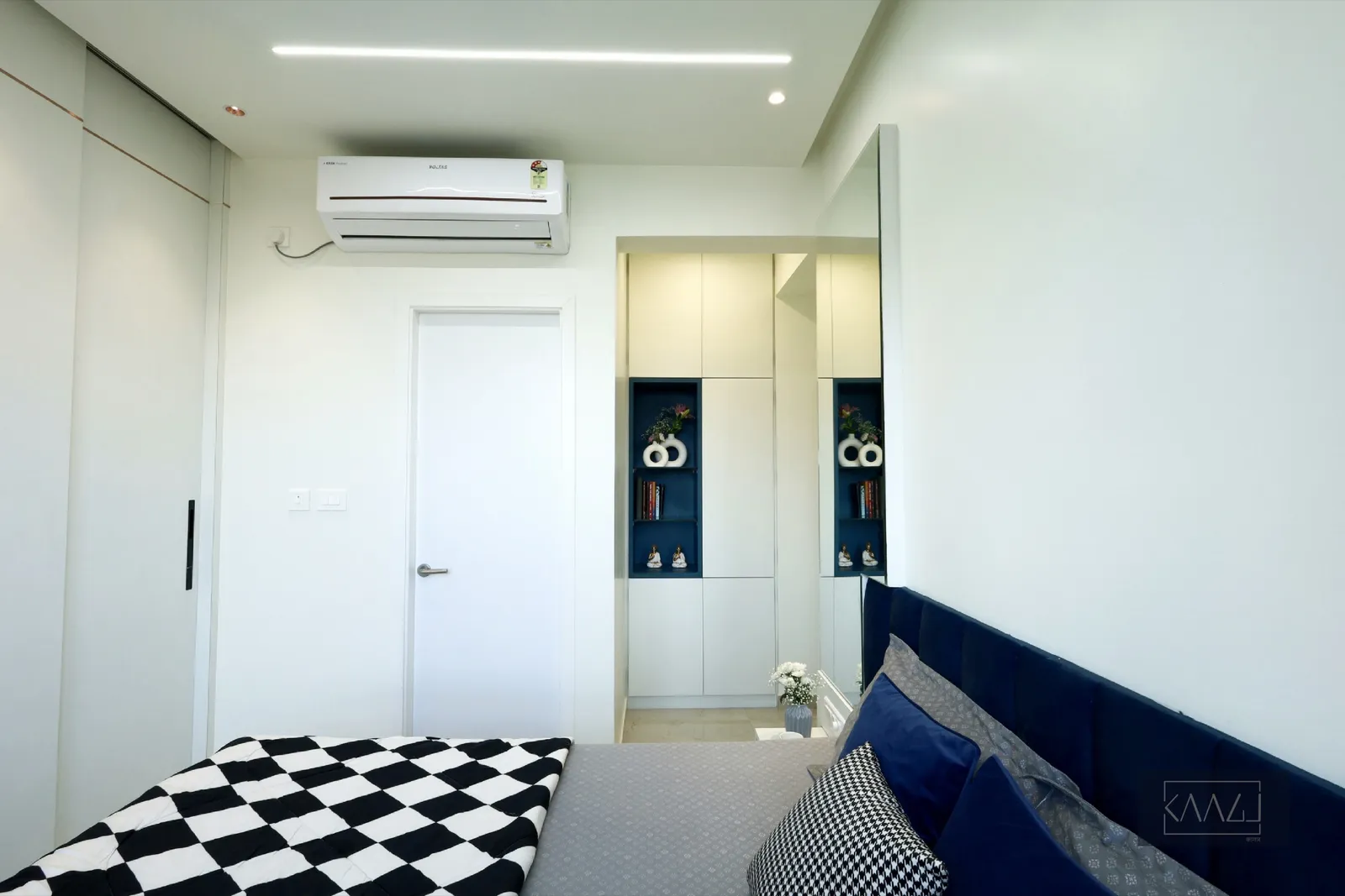 Shades of Blue: KAAGJ interior 22