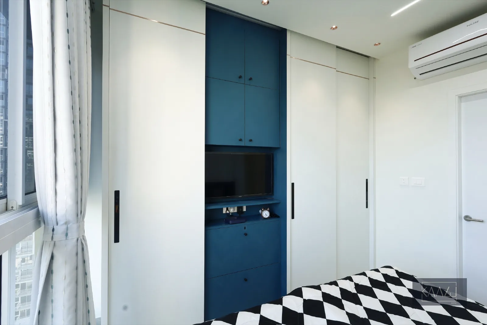 Shades of Blue: KAAGJ interior 24