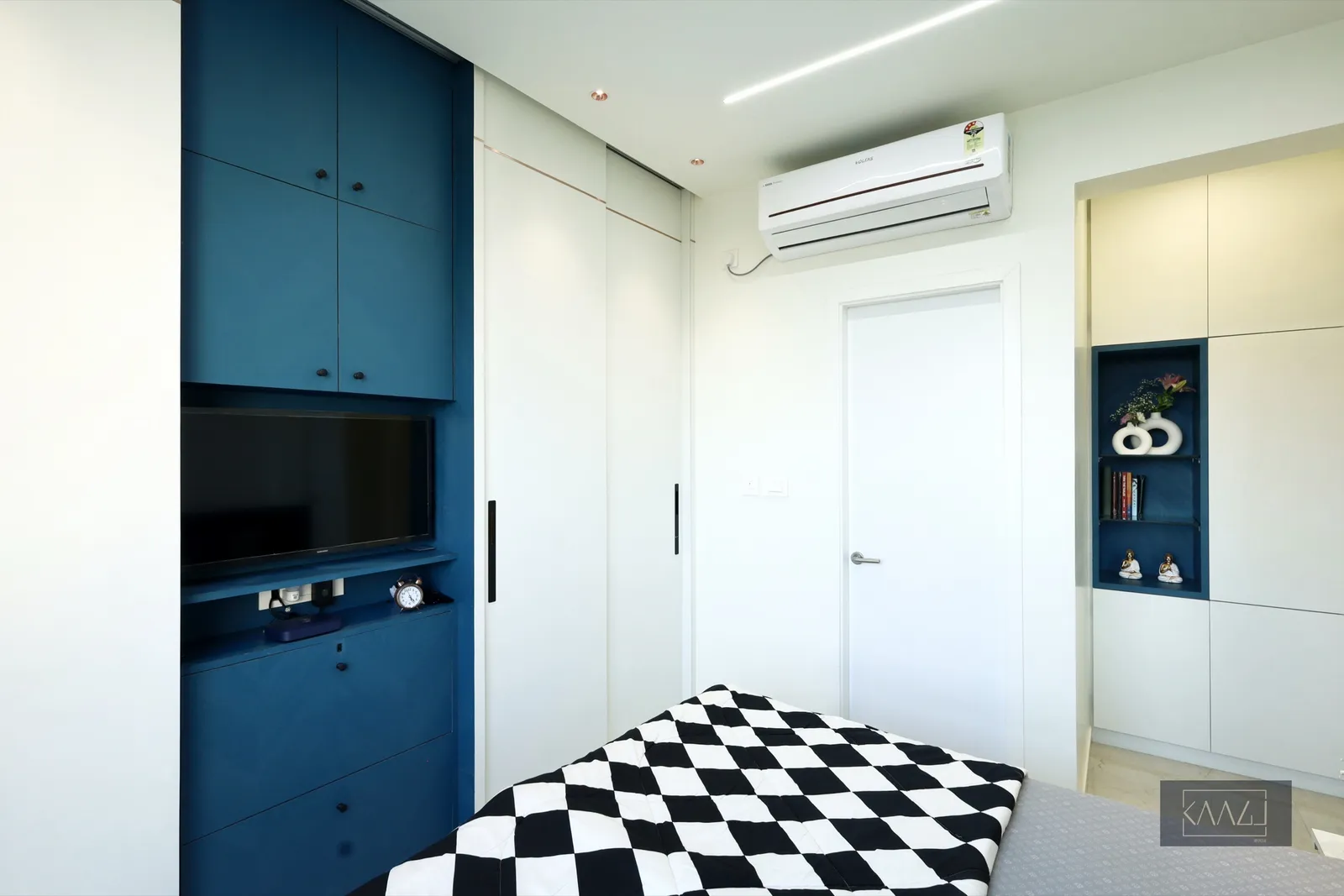 Shades of Blue: KAAGJ interior 25